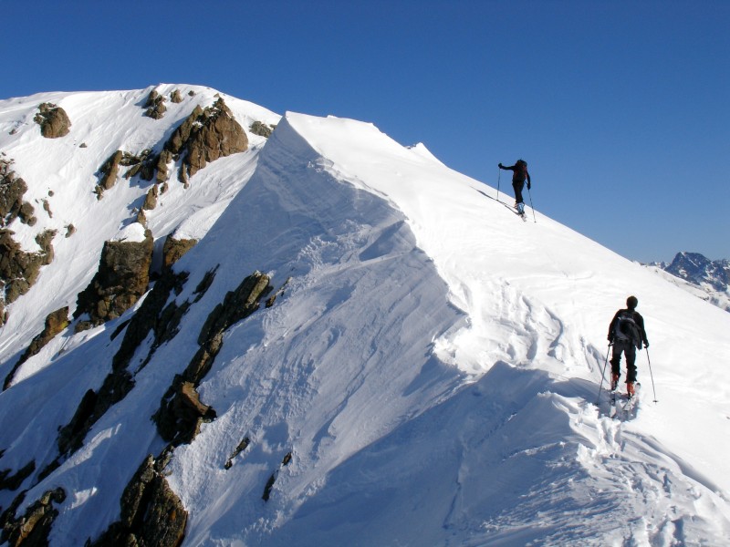 #2 Sommet en vue : crête sommitale Sommet en vue : crête sommitale