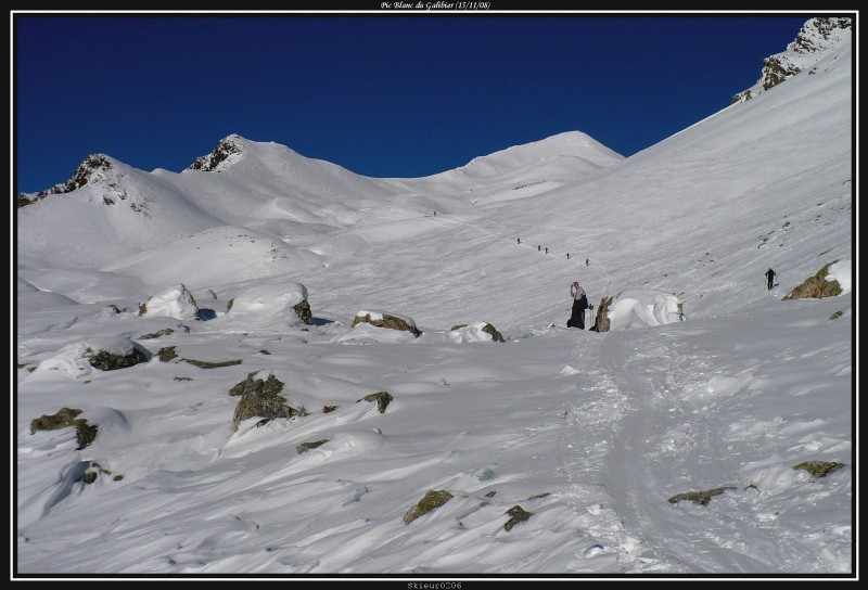 #2 Au loin, le sommet : La 2nd vallon avec le sommet au loin, depuis le croisement de la route du Galibier. Au loin, le sommet : La 2nd vallon avec le sommet au loin, depuis le croisement de la route du Galibier.
