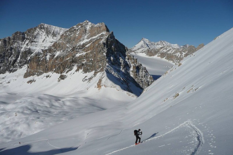 #5 Jean-Louis sous le sommet : A la fin, ça monte un peu. Jean-Louis sous le sommet : A la fin, ça monte un peu.