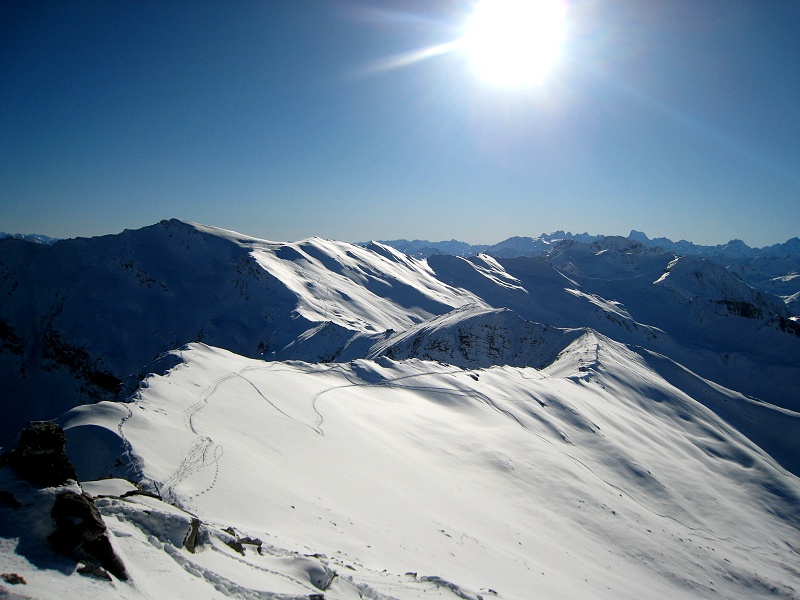 Du sommet de Belle Plinier : Vue du Sommet de Belle Plinier : Les contreforts de belle Plinier, et la Cîme du Grand Vallon à l'arrière plan à Gauche