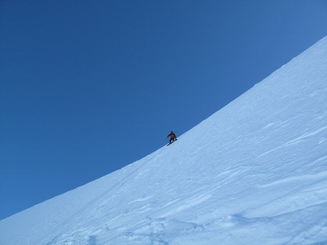 #5 Max dans le haut sous le somme : Très bonne neige et puis la glace nous obligeant à reprendre plus à gauche Max dans le haut sous le somme : Très bonne neige et puis la glace nous obligeant à reprendre plus à gauche