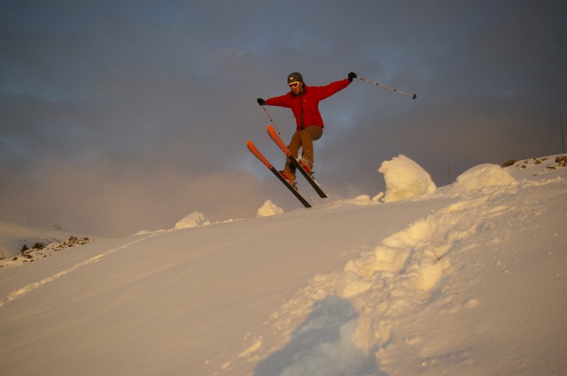 #4 Henri se lâche aussi. : Malgré un style venu d Henri se lâche aussi. : Malgré un style venu d'un autre monde, les conditions d'enneigement permettent de se faire plaisir.