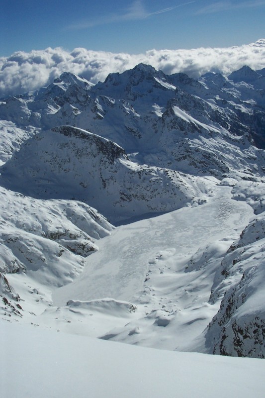 #4 Lac Long : Le lac long est bien pris dans la glace. Lac Long : Le lac long est bien pris dans la glace.