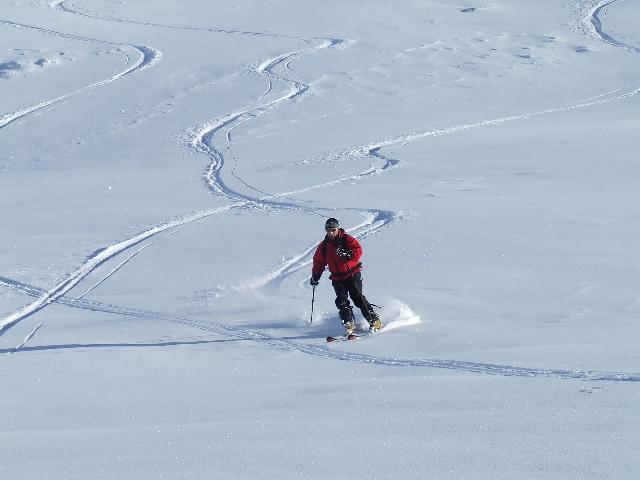 #4 Tete de Balme : Pascal, pour sa première descente de la saison .
Un peu plus de pente ça aurait pas été de refus ... Tete de Balme : Pascal, pour sa première descente de la saison .
Un peu plus de pente ça aurait pas été de refus ...