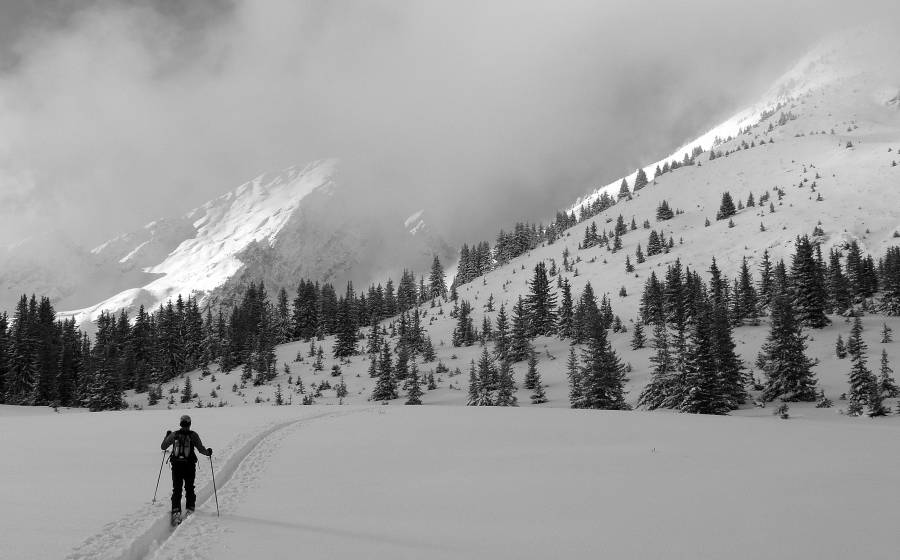 #5 grosse épaisseur de neige : Seb à découvert sur le plat du lac couvert. grosse épaisseur de neige : Seb à découvert sur le plat du lac couvert.