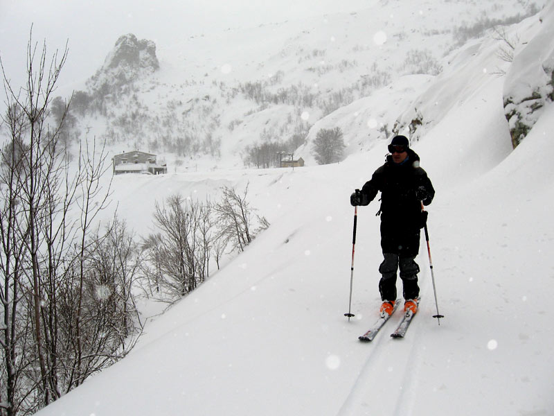 #5 La station : 1 mètre de neige sur la route. Bon courage... La station : 1 mètre de neige sur la route. Bon courage...