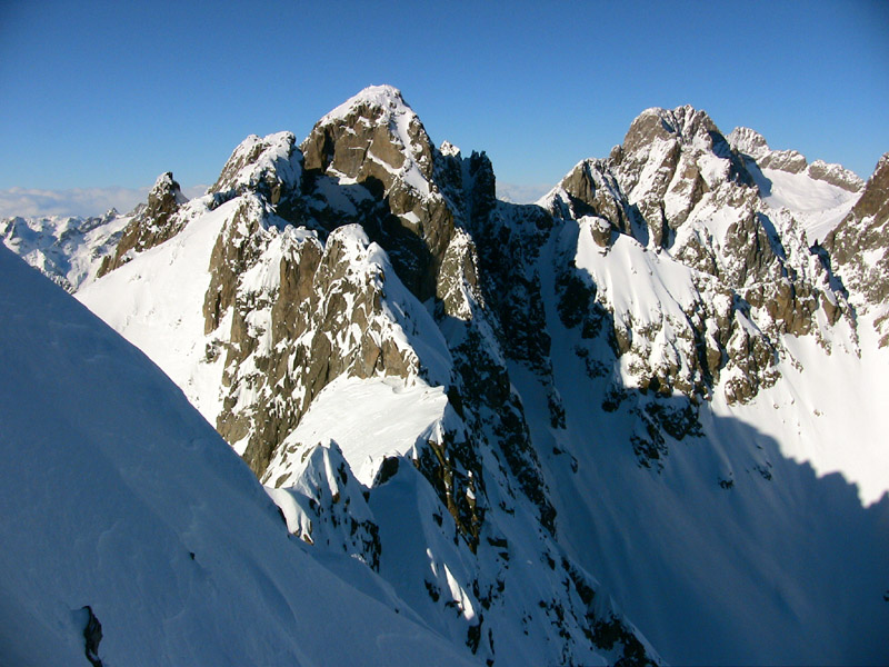 Vue du sommet : Brocan, Nasta, Argentéra, et Viso qui joue à cache cache