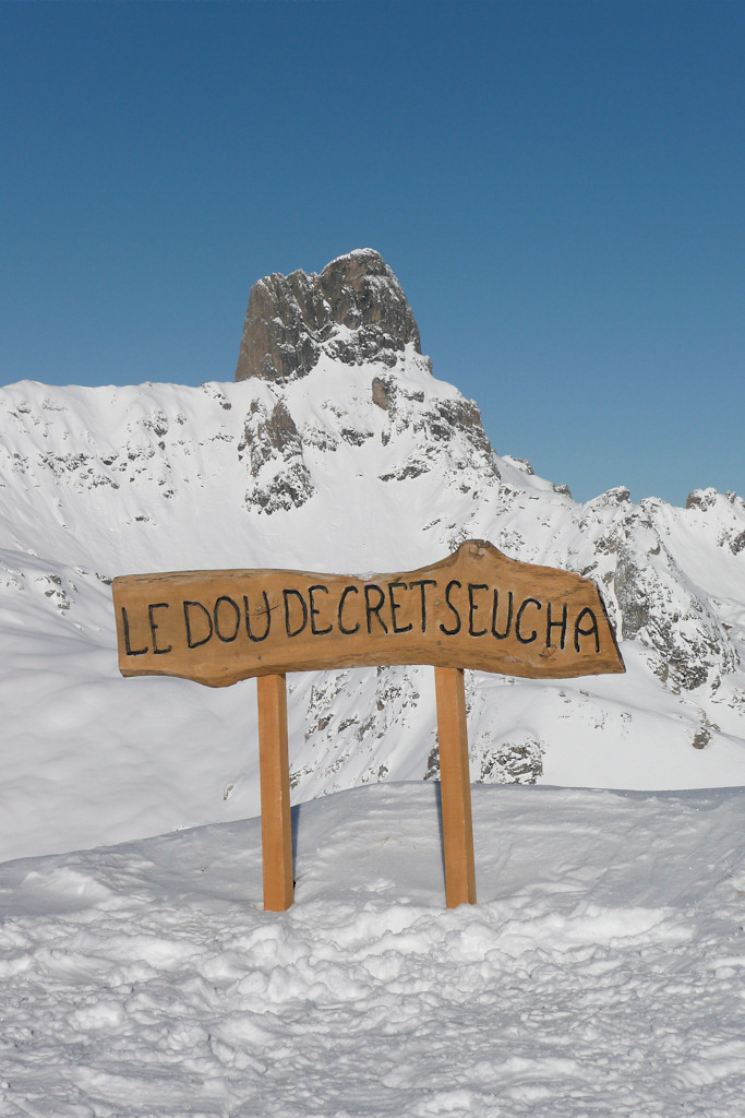 Devant la Pierra Menta : Vu au sommet : Le Dou de Cret Seucha !
Est-ce le nouveau nom pour le Mont Rosset?