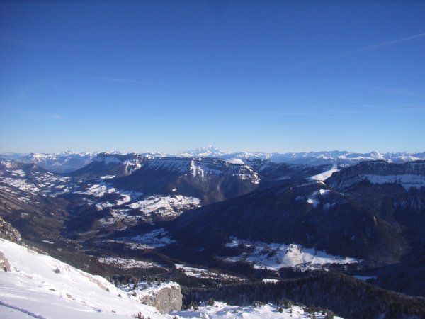 Les Entremonts : La maison et le Mont Blanc, c'est bien l'hiver en Chartreuse