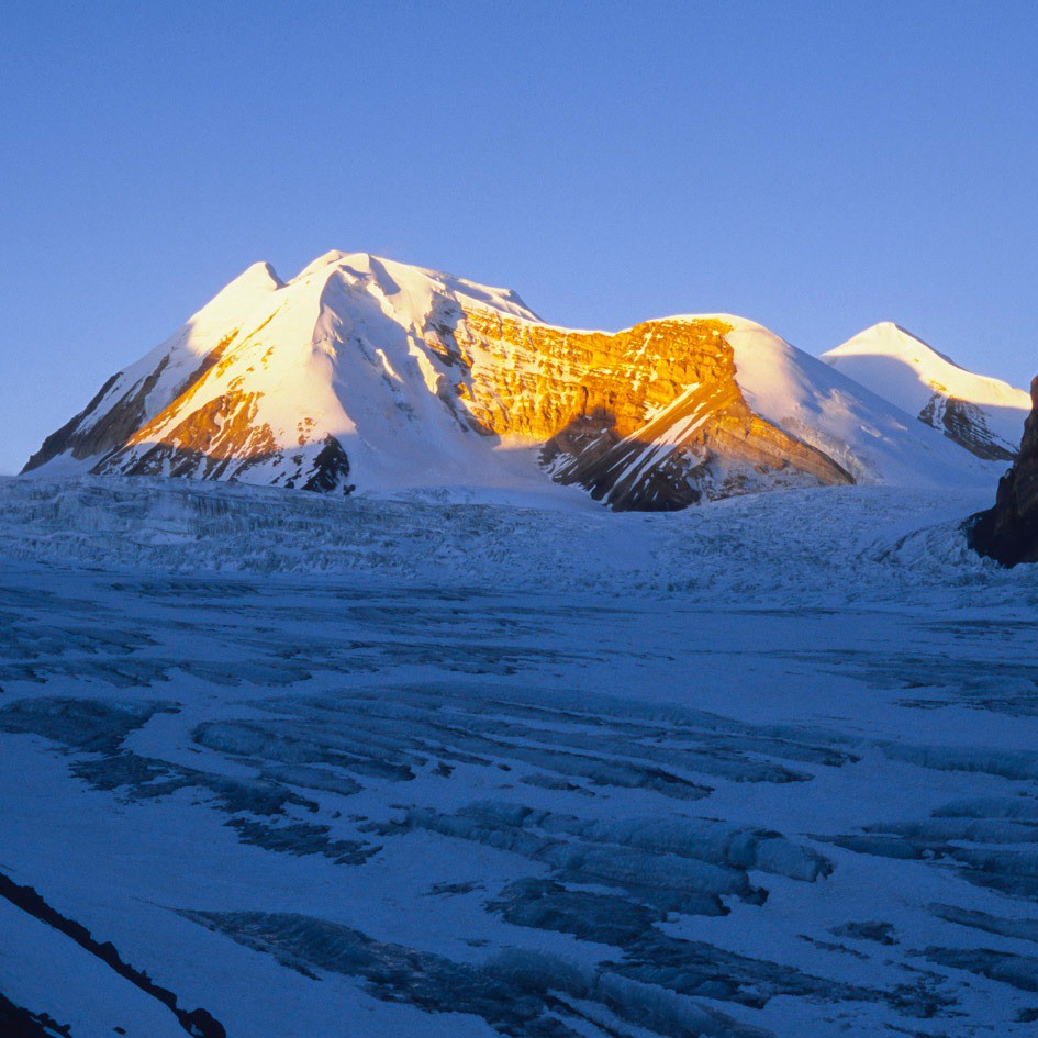 #6 Le Khumjungar (6759 m) Le Khumjungar (6759 m)