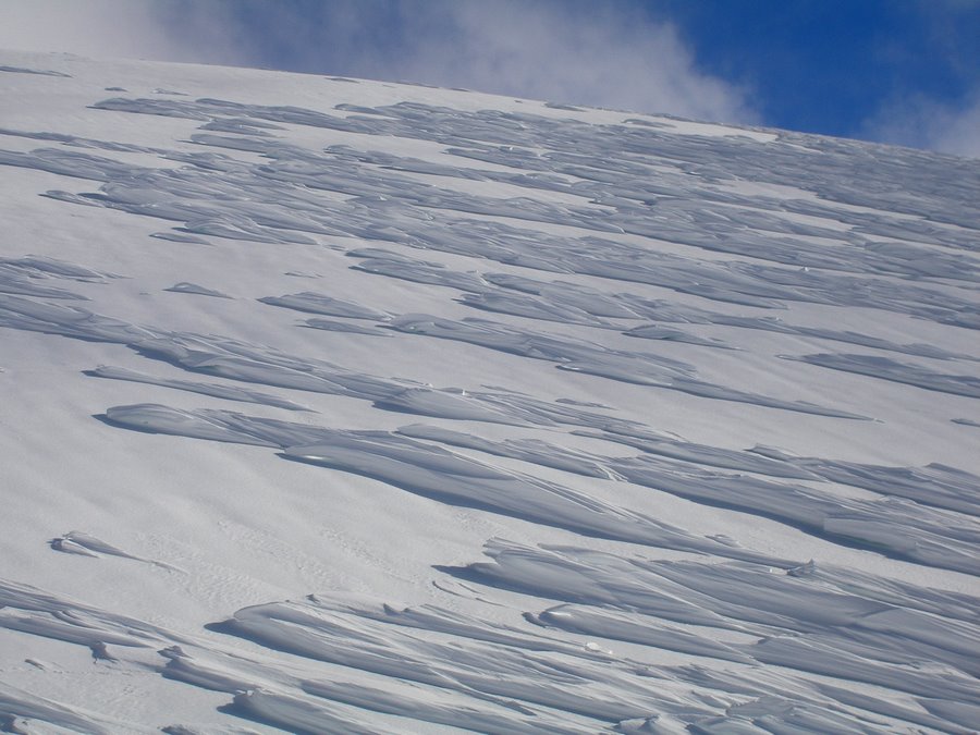 Neige soufflée : Gros travail de vent