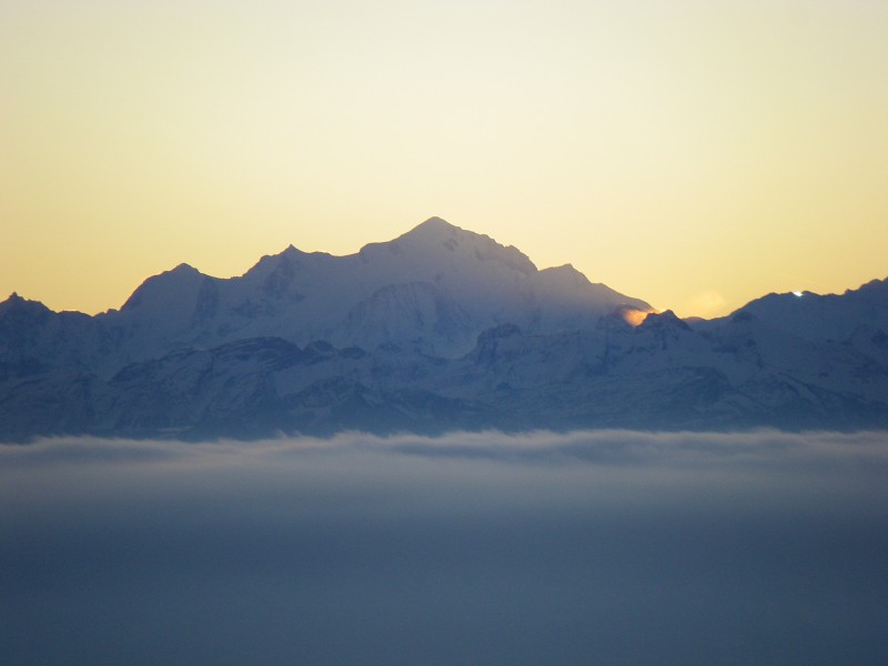 #1 les Alpes sortent des nuages : Début du levé de soleil les Alpes sortent des nuages : Début du levé de soleil