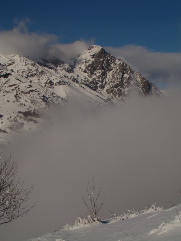 #1 le Tabor : des nuages en bas de vallée le Tabor : des nuages en bas de vallée