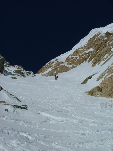 descente du couloir E : Quelques degrés en dessous de son voisin de brèche Cordier...