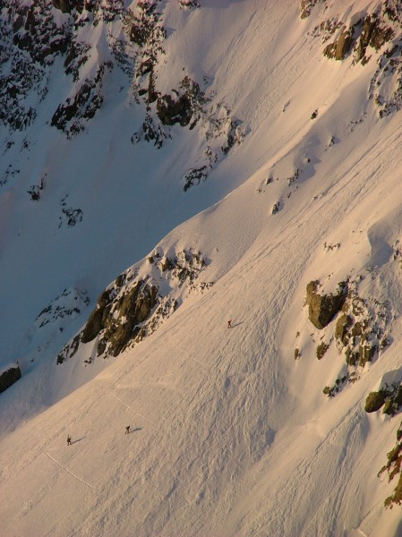 les 3 de la brèche Cordier : David Zijp et les Nimpeurs au niveau du cône d'attaque du couloir E de la Brèche Cordier.