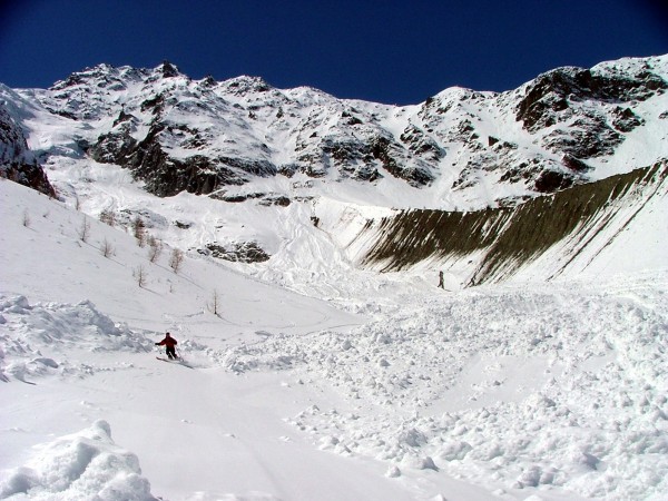 #8 Enormes coulées! : Le fond du vallon du Tabuc est ravagé par les grosses purges mais ça passe très bien rive droite Enormes coulées! : Le fond du vallon du Tabuc est ravagé par les grosses purges mais ça passe très bien rive droite