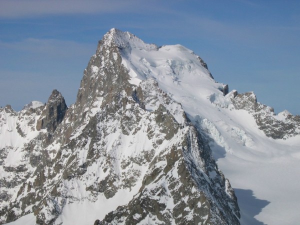 Barre des Ecrins : Magnifique vue sur la barre ! Chill et Soso sont au Dôme.