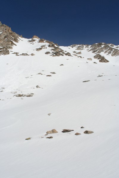 Coulir est : Le couloir Est, sous le col du Ravin Noir