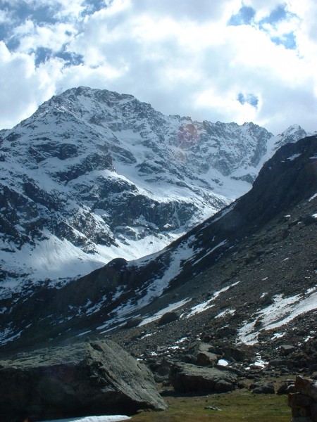 Aiguille de l'Olan : Sur la droite, on peut distinguer le couloir NE de la pointe Maximin