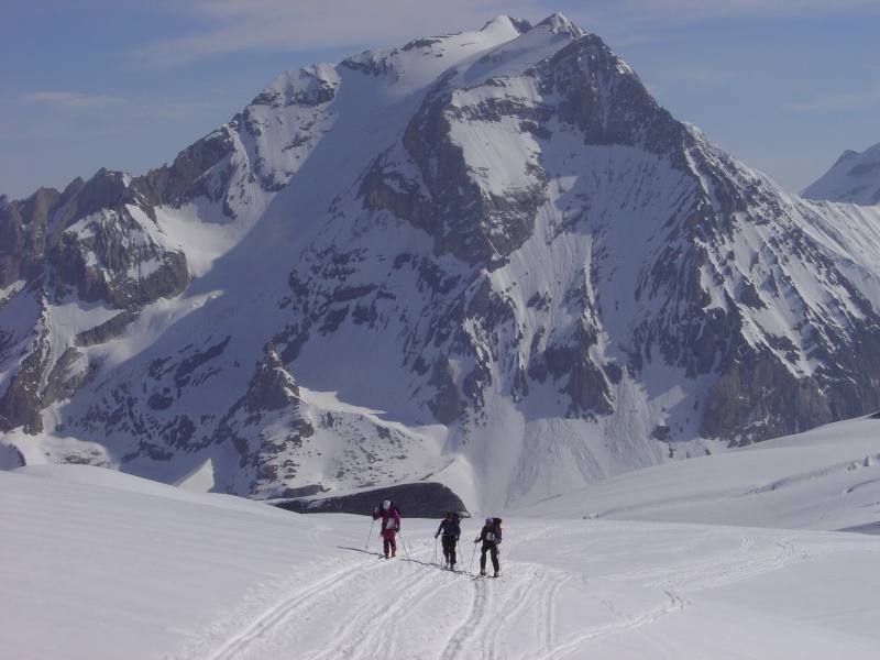 Grande Casse : Arrivée à la pointe du Dard. La Grande Casse et la pointe Mathews, massives, dominent le Glacier de Roche Ferran !