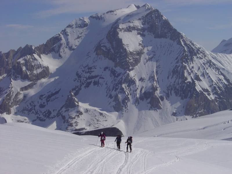 #4 Grande Casse : Arrivée à la pointe du Dard. La Grande Casse et la pointe Mathews, massives, dominent le Glacier de Roche Ferran ! Grande Casse : Arrivée à la pointe du Dard. La Grande Casse et la pointe Mathews, massives, dominent le Glacier de Roche Ferran !