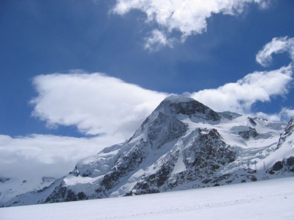 #6 Face NW du Breithorn : La face NW du Breithorn depuis les pistes de Zermatt Face NW du Breithorn : La face NW du Breithorn depuis les pistes de Zermatt