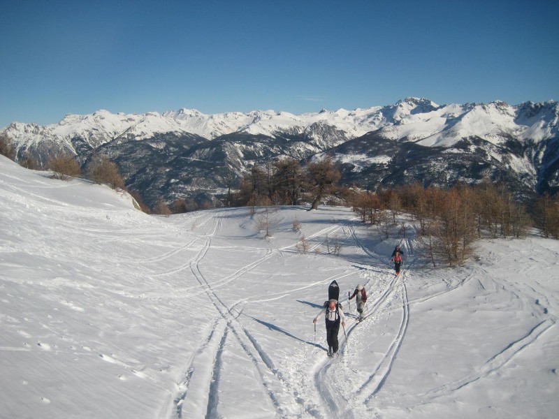 #1 Montée ensoleillé : Il fait bien chaud et la vue est magnifique. Montée ensoleillé : Il fait bien chaud et la vue est magnifique.