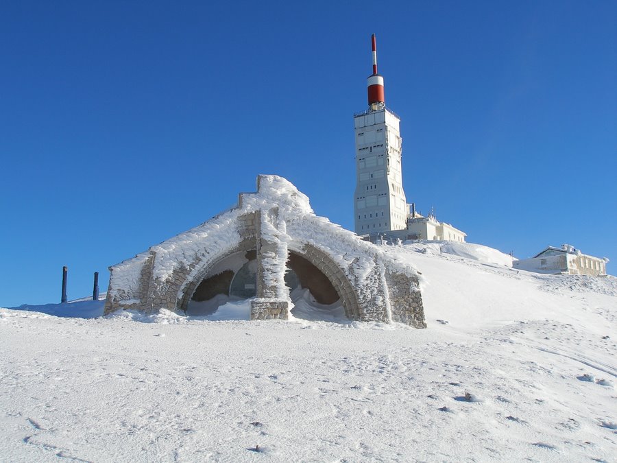 #2 Le Ventoux : La chapelle Ste Croix habillée pour l Le Ventoux : La chapelle Ste Croix habillée pour l'hiver