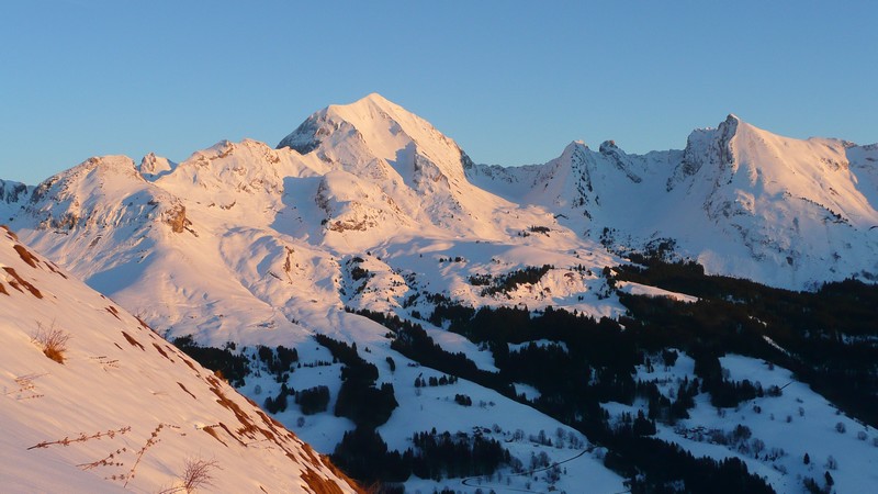 #2 Sulens : Charvin et Aiguille du Bouchet de Serraval Sulens : Charvin et Aiguille du Bouchet de Serraval