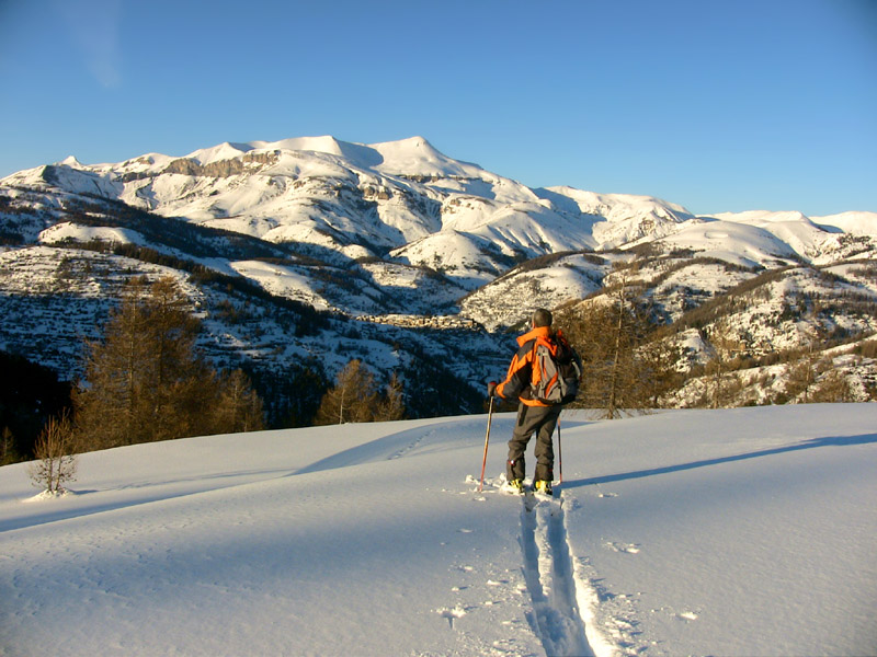 #8 Descente dans un cadre de rêve : En face du village de Beuil et du Mont Mounier Descente dans un cadre de rêve : En face du village de Beuil et du Mont Mounier