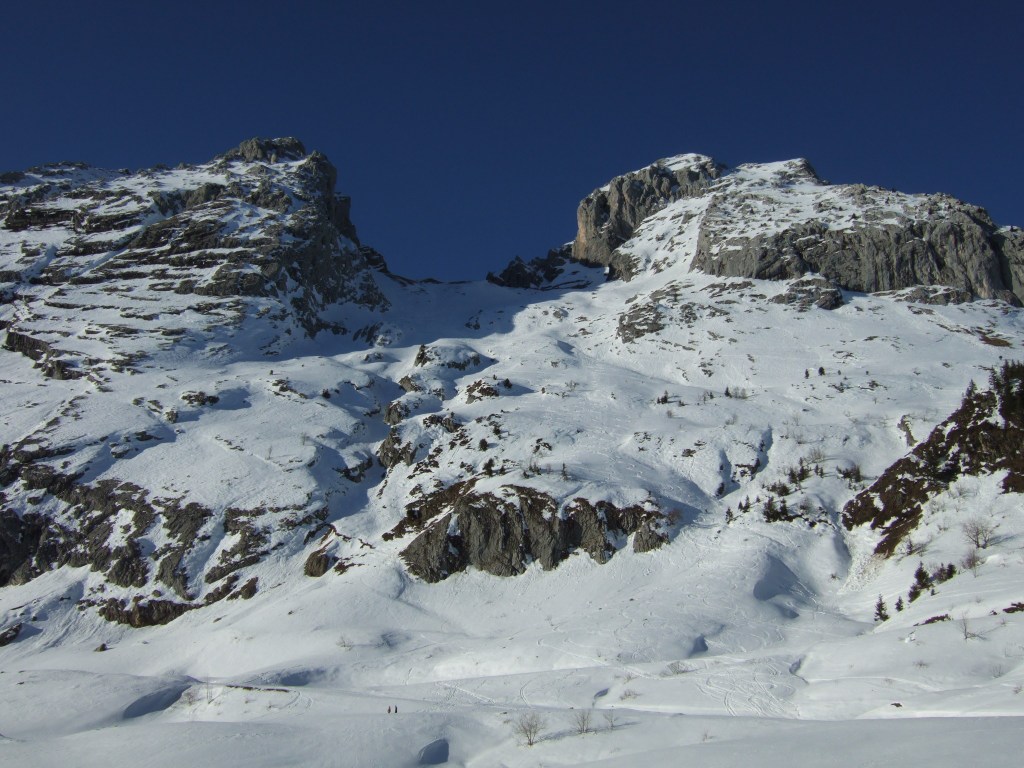 #8 Tour du Jallouvre : Face Sud du col du Rasoir: pas trop tracée, pas trop de coulées. Tour du Jallouvre : Face Sud du col du Rasoir: pas trop tracée, pas trop de coulées.