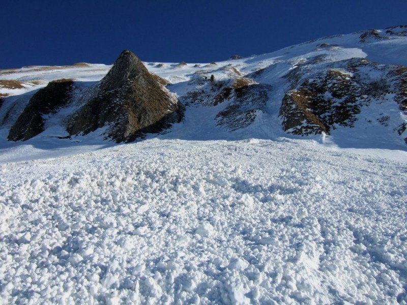 #7 Tour du Jallouvre : Grosse avalanche sous la face Ouest du Jallouvre. Les couloirs d Tour du Jallouvre : Grosse avalanche sous la face Ouest du Jallouvre. Les couloirs d'accès ont été ravagés.