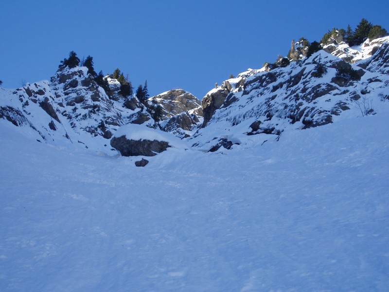 #2 Vue du haut du couloir : Le cheminement est droit devant en direction du soleil Vue du haut du couloir : Le cheminement est droit devant en direction du soleil