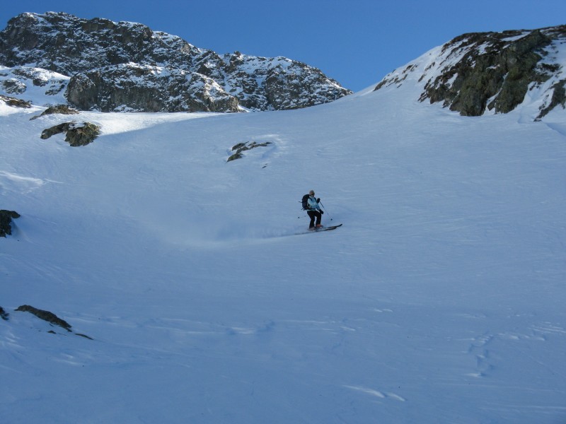 La descente : ski sympa sur neige dure
