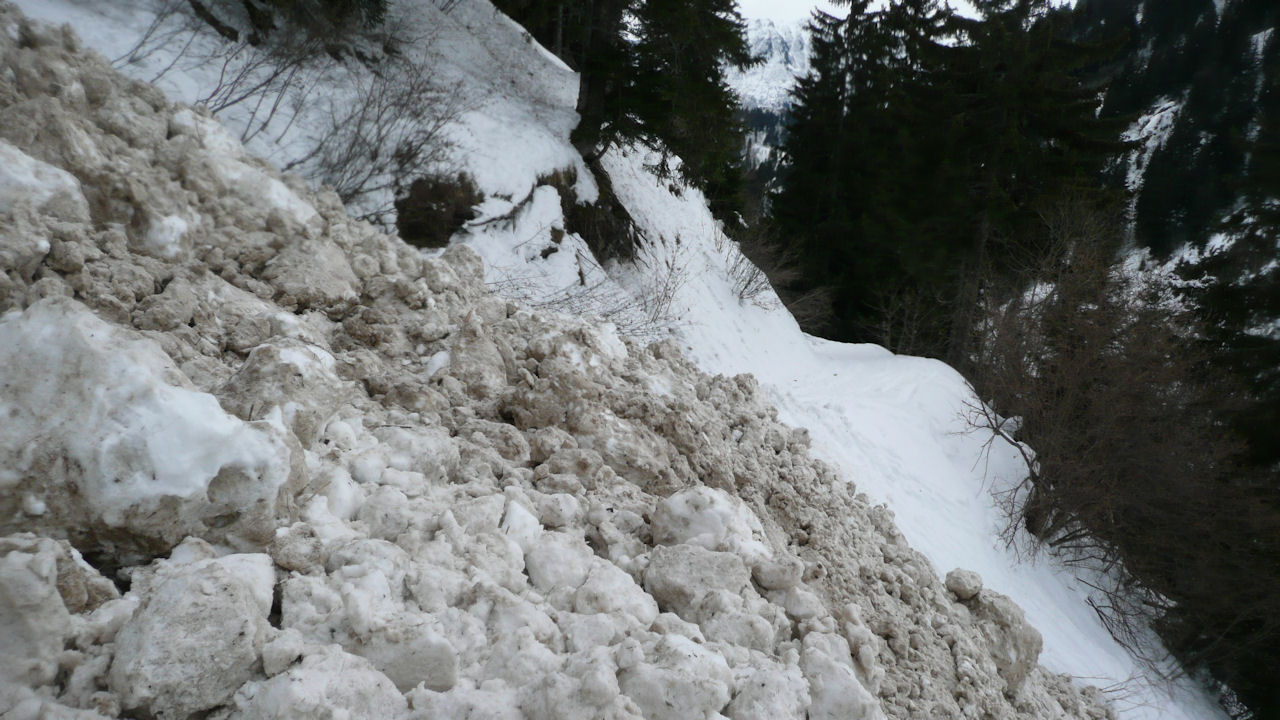 déchaussage recommandé : Plusieures avalanches font obstacle sur le chemin de la Combe de Colomban
