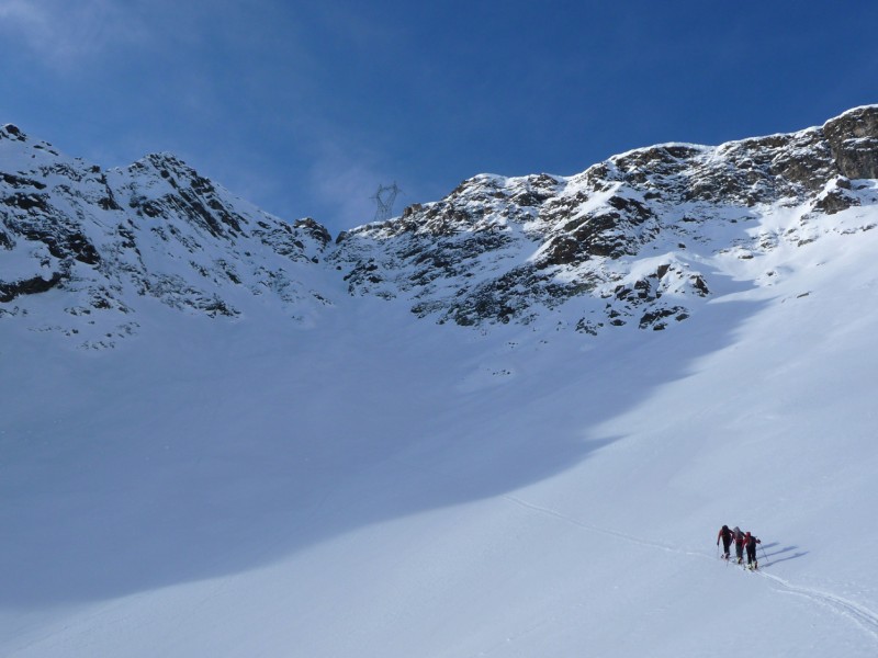 #5 Pointe de la Terrasse : La montée sous le col devant le couloir NE Pointe de la Terrasse : La montée sous le col devant le couloir NE
