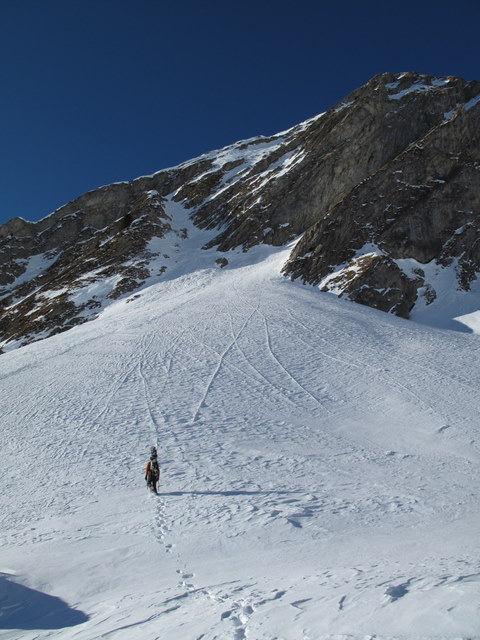 #1 Couloir est : AU pied du couloir Couloir est : AU pied du couloir