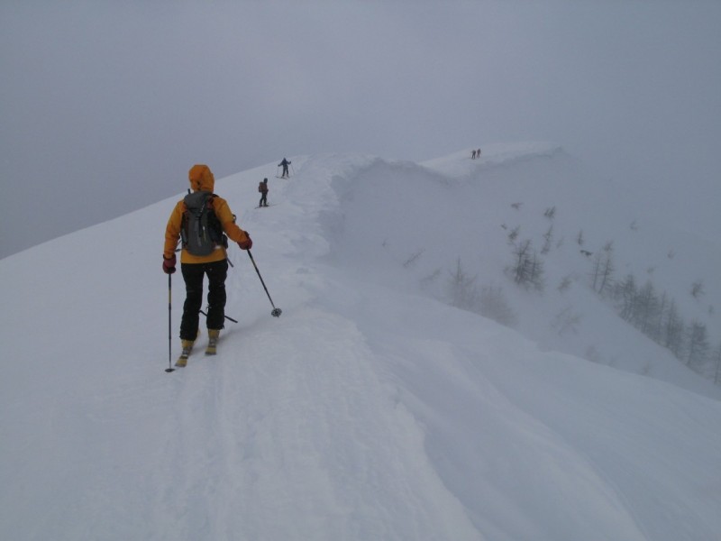 #6 descente : un gentil petit sommet en condition hivernale descente : un gentil petit sommet en condition hivernale