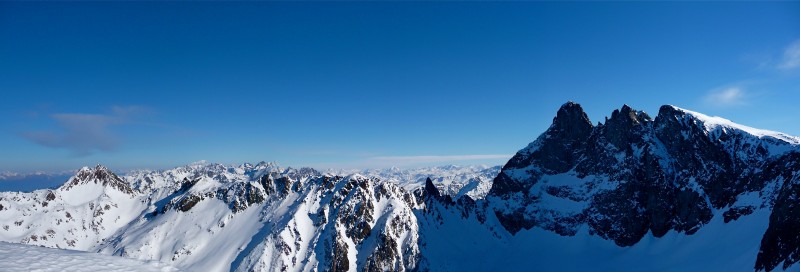 #1 Grand Pic de Belledonne : Panorama Est depuis le Pic Couttet Grand Pic de Belledonne : Panorama Est depuis le Pic Couttet