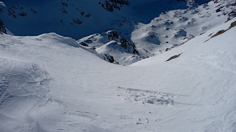 #5 Coulois SW du Pic Couttet : Début de la descente vers le Lac du Grand Doménon Coulois SW du Pic Couttet : Début de la descente vers le Lac du Grand Doménon