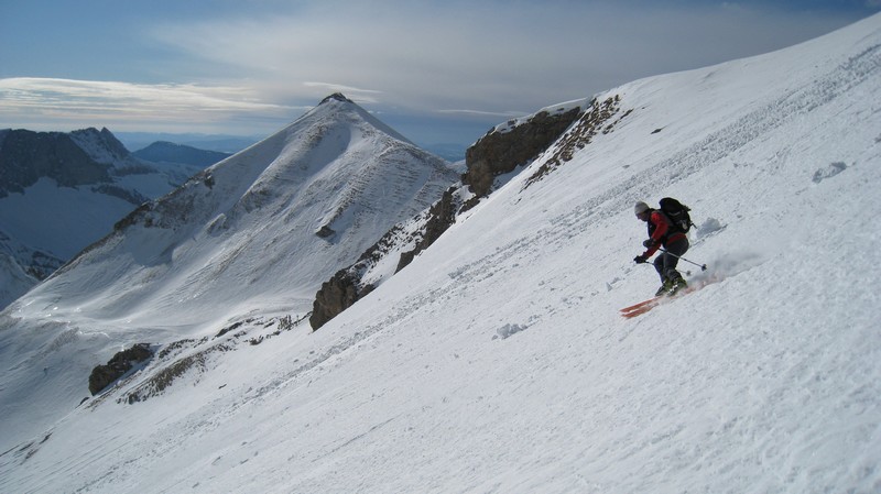 #2 Grand Ferrand : carving de tole par Al sous le regard de Vallon Pierra Grand Ferrand : carving de tole par Al sous le regard de Vallon Pierra