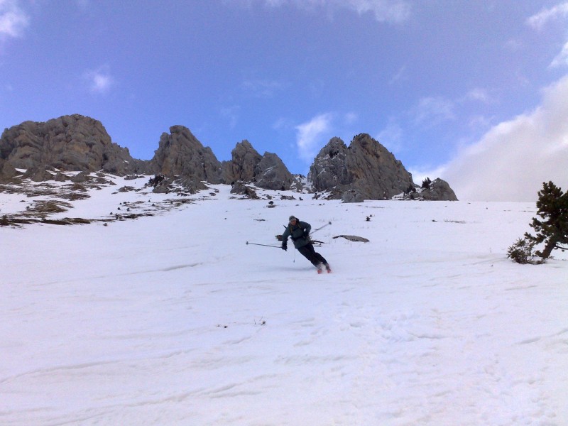 #1 Cortass Skiman : Le Tophe en pleine action avec le couloir en fond Cortass Skiman : Le Tophe en pleine action avec le couloir en fond