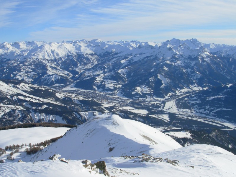 #8 Barcelonnette, 1200m plus bas : Magnifique enneigement jusqu Barcelonnette, 1200m plus bas : Magnifique enneigement jusqu'au font de la vallée.
L'Ubaye, c'est définitivement la plus belle vallée du monde...