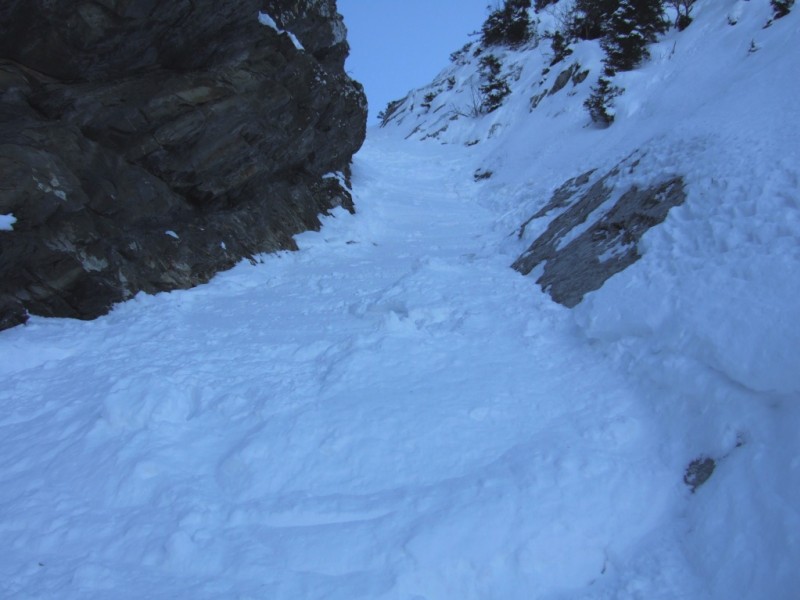 #1 Etale couloir Chauchefoin : photo prise le 3 Janv. L Etale couloir Chauchefoin : photo prise le 3 Janv. L'étroiture : juste la largeur des skis.