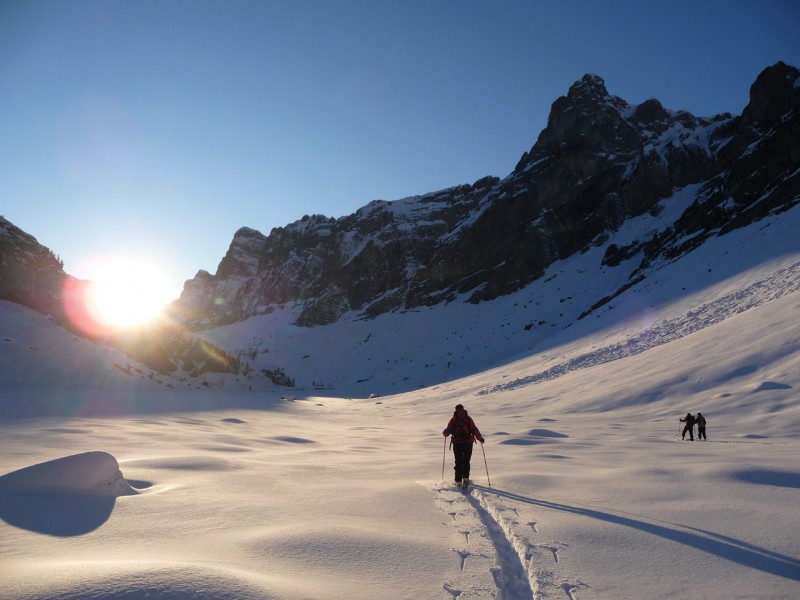 Vallon de Salvadon : Retour aux chalets de Salvadon avec le soleil couchant