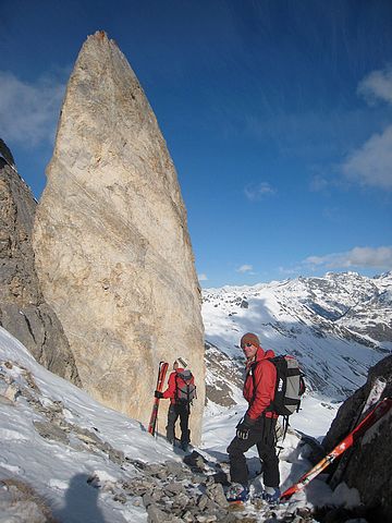 #5 Monolithe : Une petite variante sympathique de descente à coté d Monolithe : Une petite variante sympathique de descente à coté d'un impressionant monolithe