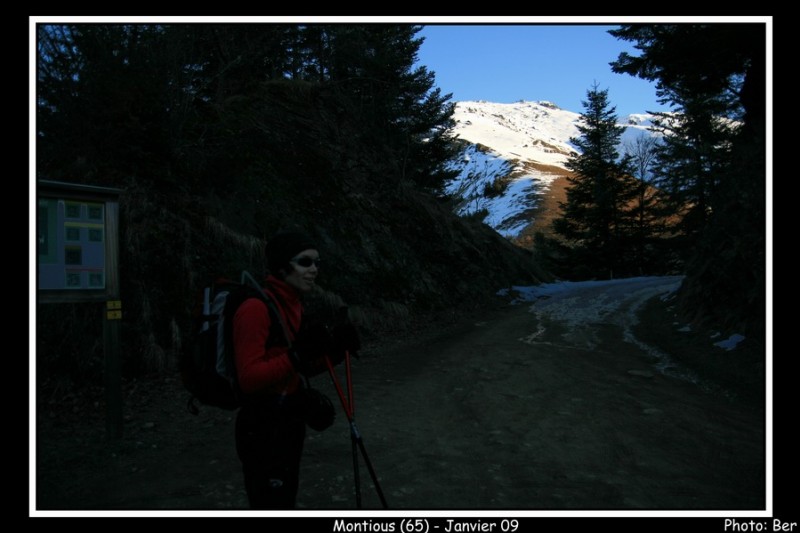 #1 vue vers le sommet : On remonte les pentes bien blanches à l vue vers le sommet : On remonte les pentes bien blanches à l'extreme droite.