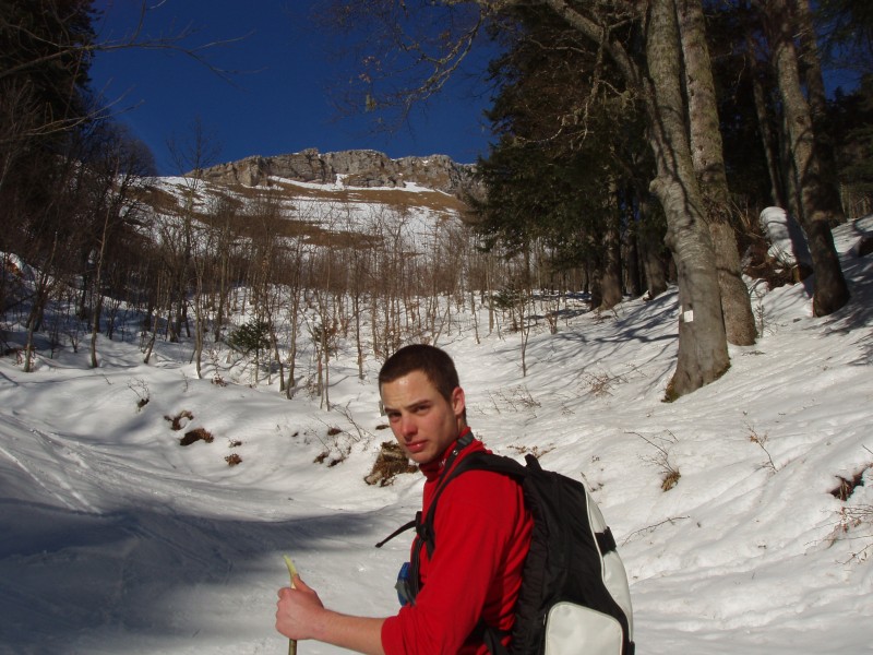 #1 nico : un nouveau skitourien ...
sous le col c nico : un nouveau skitourien ...
sous le col c'est bien pelé mais ca passe en descandant bien a droite