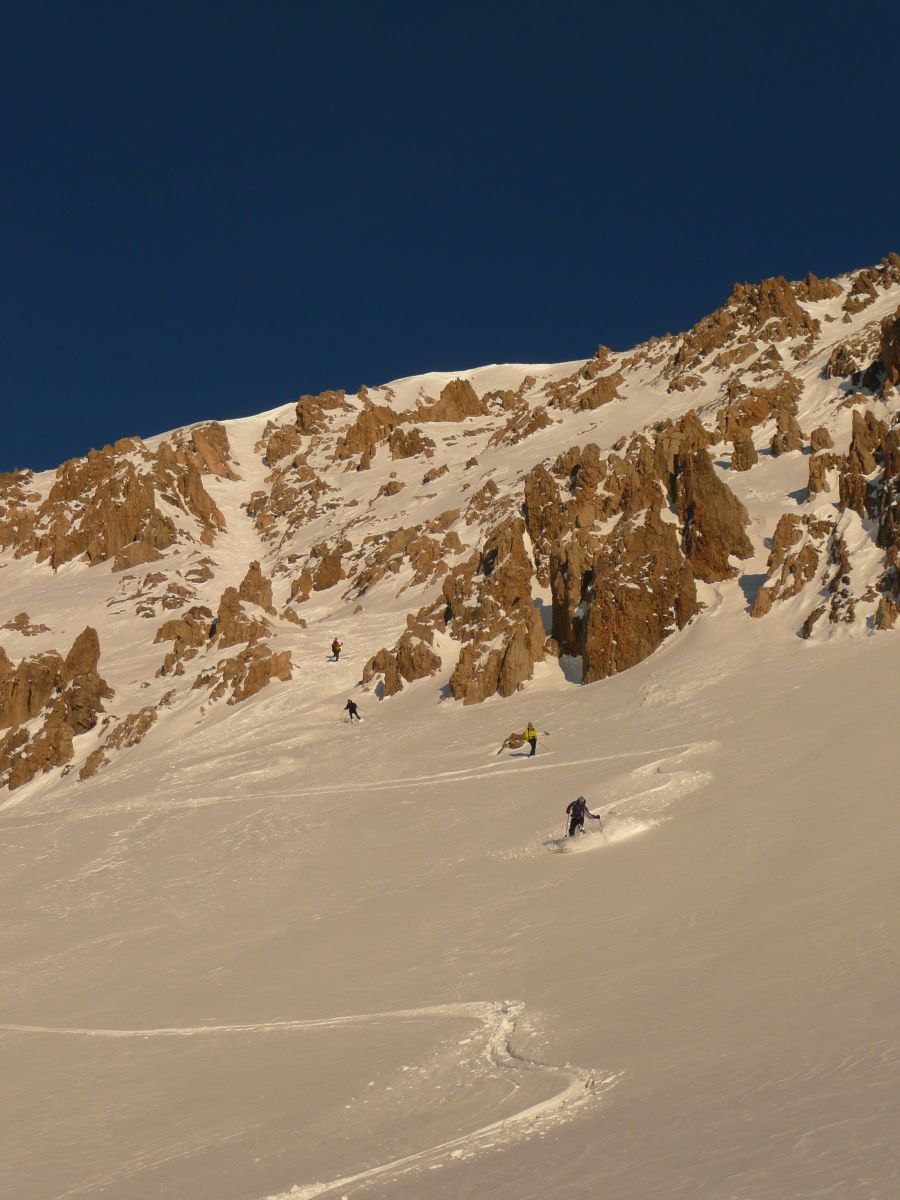 Couloir du bas : Sans doute 4.3. C'est le couloir le plus à gauche en montant.