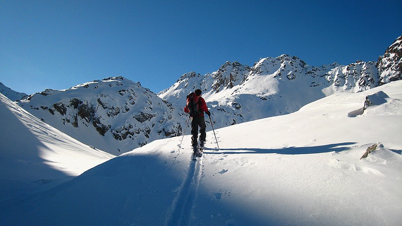 #4 Lac de Pènes : Nous arrivons à un premier Collu, surplombant le premier lac. Lac de Pènes : Nous arrivons à un premier Collu, surplombant le premier lac.